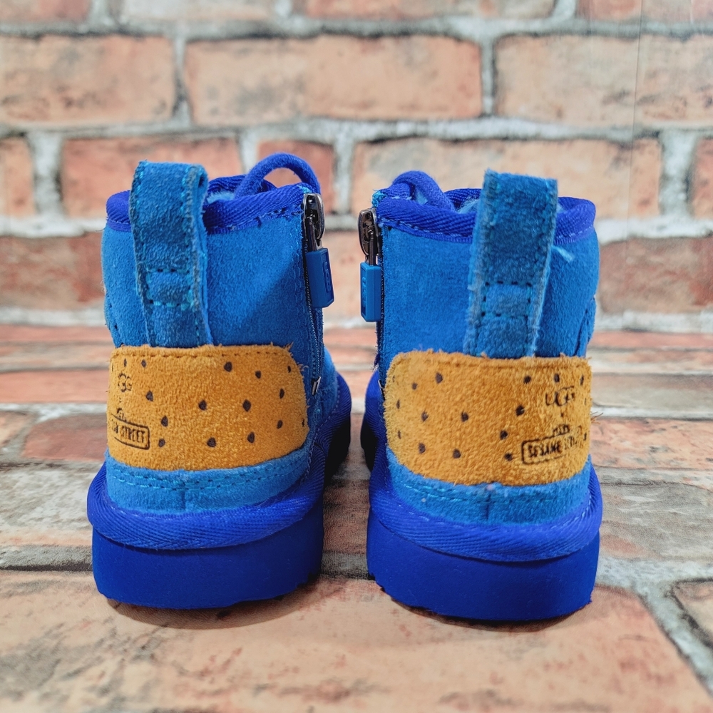 Ugg Kids Unisex Blue Sesame Street Cookie Monster Baby Boots Size 6 - Picture 10 of 12